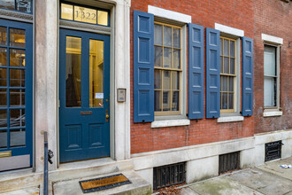 1322 PINE St in Philadelphia, PA - Building Photo - Building Photo