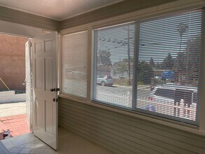 2625 Violet St in San Diego, CA - Building Photo - Building Photo
