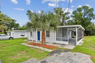 2425 Anastasia Dr in South Daytona, FL - Building Photo - Building Photo