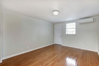 737 E Gwinnett St in Savannah, GA - Building Photo - Building Photo
