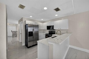 85 Citrus Park Ln in Boynton Beach, FL - Building Photo