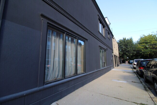 property at 933 N Ashland Ave