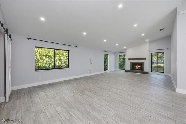 6161 Waxmyrtle Way in Naples, FL - Building Photo - Building Photo