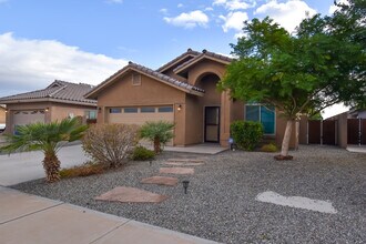 2523 S 41st Ave in Yuma, AZ - Foto de edificio - Building Photo