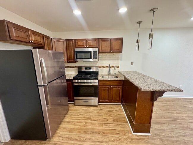 77 Reservoir Ave, Unit Apt 4 in Jersey City, NJ - Building Photo - Building Photo