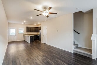 6082 Cullen Dr in La Vergne, TN - Foto de edificio - Building Photo
