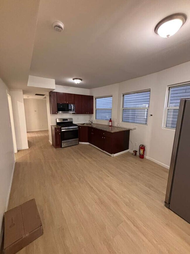 60 S 12th St, Unit 1 in Newark, NJ - Building Photo - Building Photo