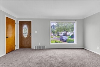 12617 York Blvd in Garfield Heights, OH - Building Photo - Building Photo