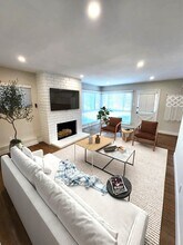 326 Rosecrans Ave, Unit BEACH CONDO in Manhattan Beach, CA - Foto de edificio - Building Photo