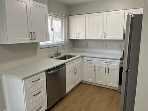 858 Heatherstone Dr in Cincinnati, OH - Building Photo - Building Photo