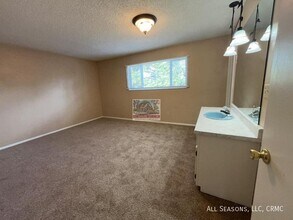 1527 Spring Valley Dr in Colorado Springs, CO - Foto de edificio - Building Photo