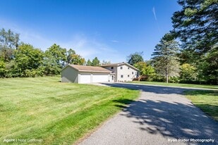 108 Gaylord Dr in Rockford, MI - Building Photo