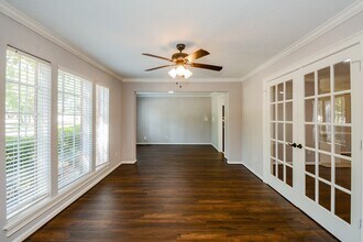 11610 Cypresswood Dr in Houston, TX - Building Photo - Building Photo