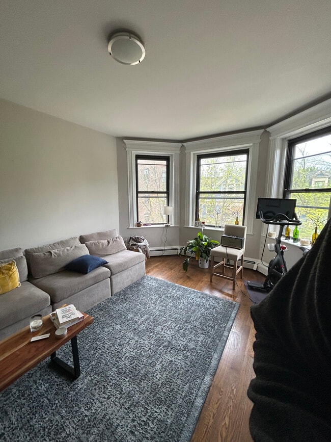 11 Stearns Rd, Unit #4 in Brookline, MA - Foto de edificio - Building Photo