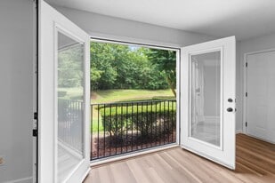 13715 Richmond Park Dr N, Unit 803 in Jacksonville, FL - Building Photo