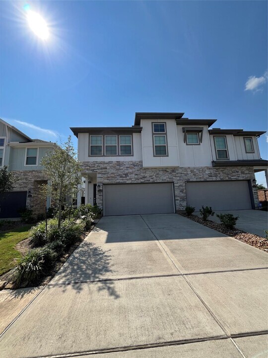 10646 Cabot Trl in Rosharon, TX - Foto de edificio