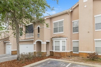 17980 Villa Creek Dr in Tampa, FL - Building Photo - Building Photo