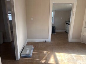 815 E Railroad Ave in Boling, TX - Building Photo - Building Photo