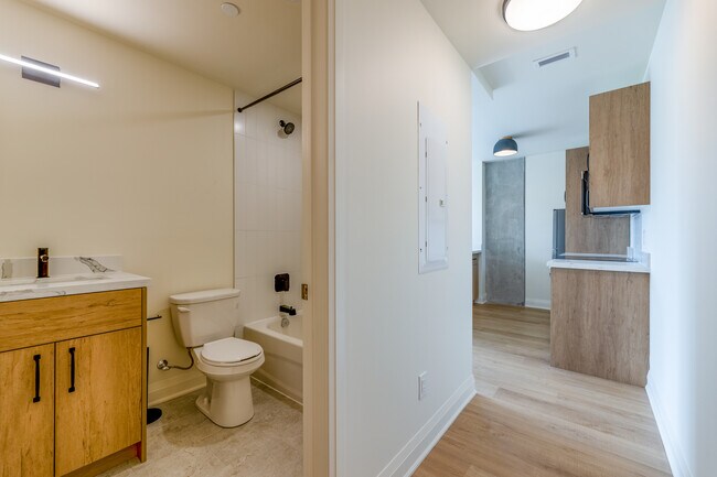 11 Robert in Hamilton, ON - Building Photo - Interior Photo