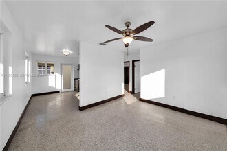 3471 SW 3rd St in Miami, FL - Foto de edificio - Building Photo