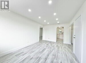 15 Stavebank Rd S in Mississauga, ON - Building Photo - Building Photo