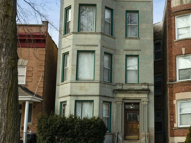 property at 5942 S Calumet Ave