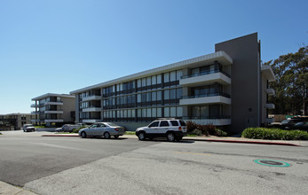 Skyline Terrace in Burlingame, CA - Foto de edificio - Building Photo