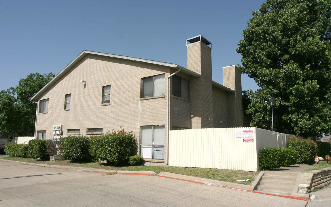 Buckingham Townhomes in Dallas, TX - Building Photo