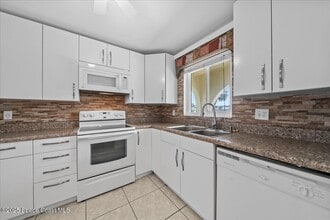 201 St Lucie Ln in Cocoa Beach, FL - Building Photo - Building Photo