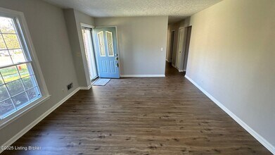 8203 Rochelle Rd in Louisville, KY - Building Photo - Building Photo