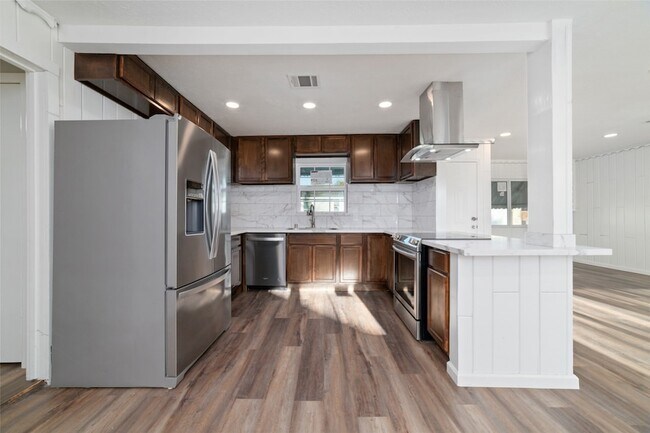 800 E Adoue Ave in Baytown, TX - Building Photo - Building Photo