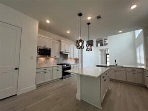 10931 Cres Spg Dr in Missouri City, TX - Building Photo - Building Photo