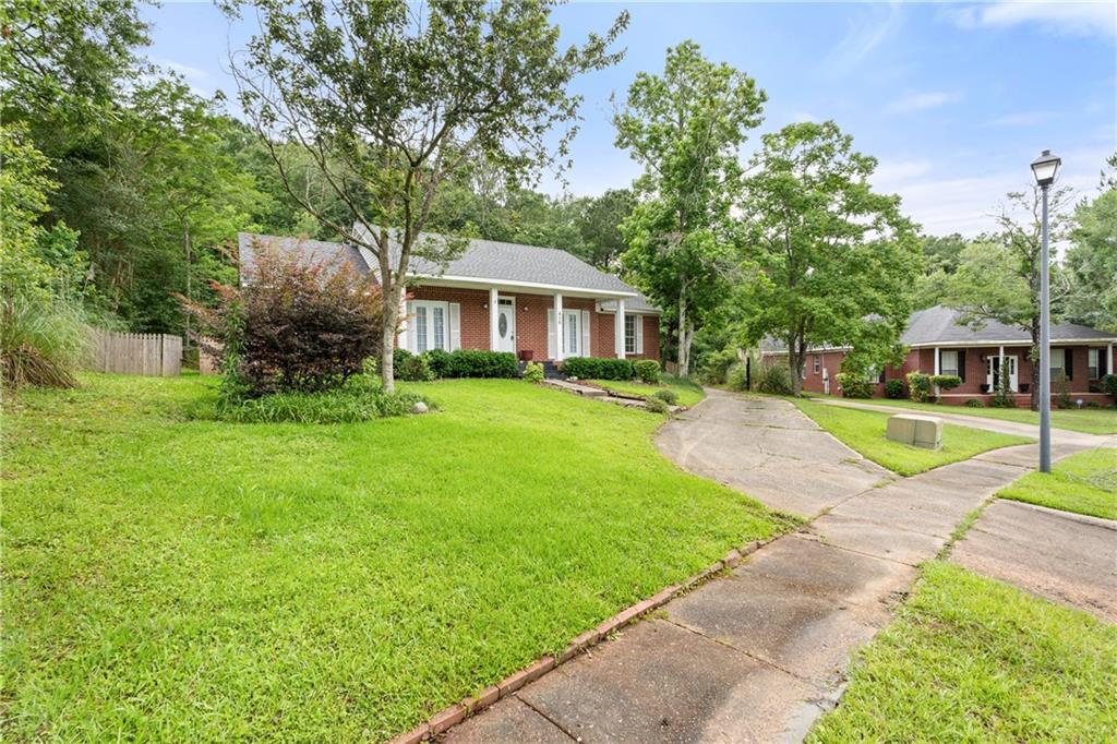 408 Lakeview Dr W in Mobile, AL - Building Photo