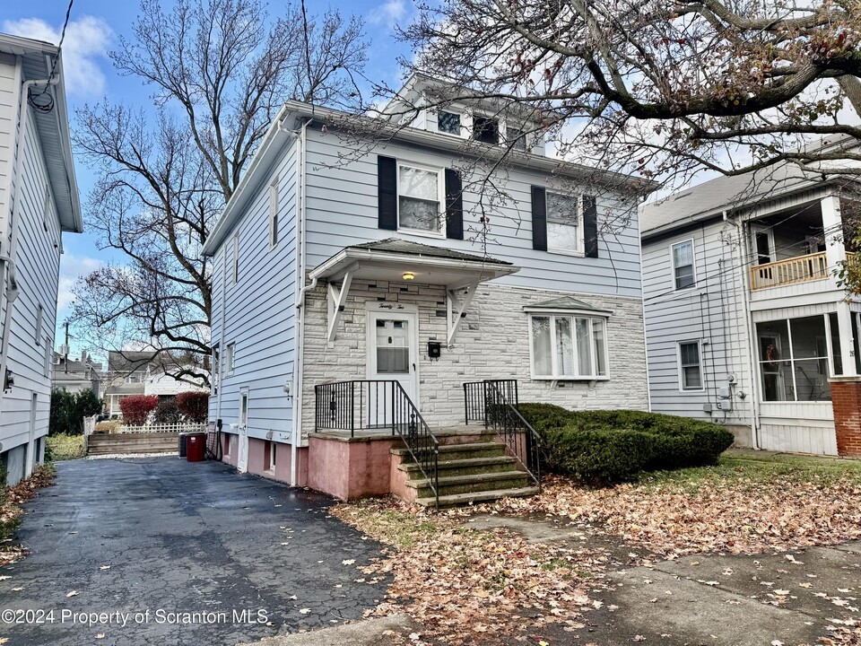 22 N Goodwin Ave in Kingston, PA - Building Photo