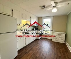 136 Matteson St in Dyer, IN - Building Photo