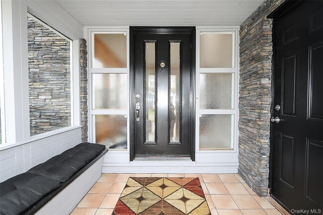 14 Glenn Dr in Woodbury, NY - Foto de edificio - Building Photo