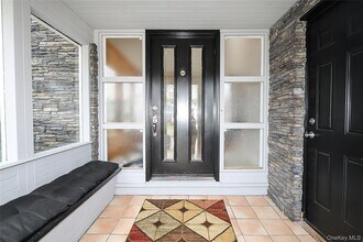 14 Glenn Dr in Woodbury, NY - Building Photo - Building Photo