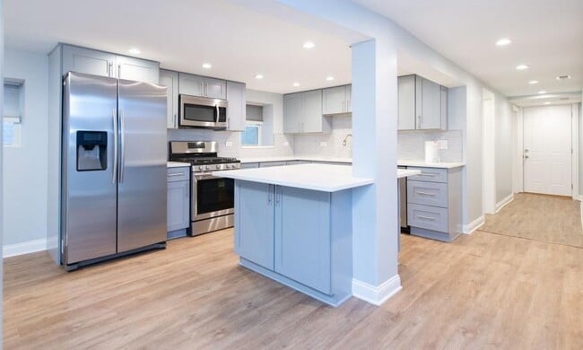 property at 4807 N Paulina St