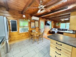 1318 Bald Mountain Rd in Orland, ME - Foto de edificio - Building Photo