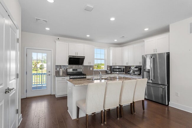 34 Colgate Dr in Morristown, NJ - Building Photo - Building Photo