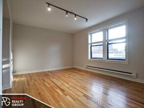 2430 N Kedzie Blvd, Unit 115 in Chicago, IL - Foto de edificio - Building Photo