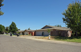 Roman Villas in Sacramento, CA - Building Photo - Building Photo