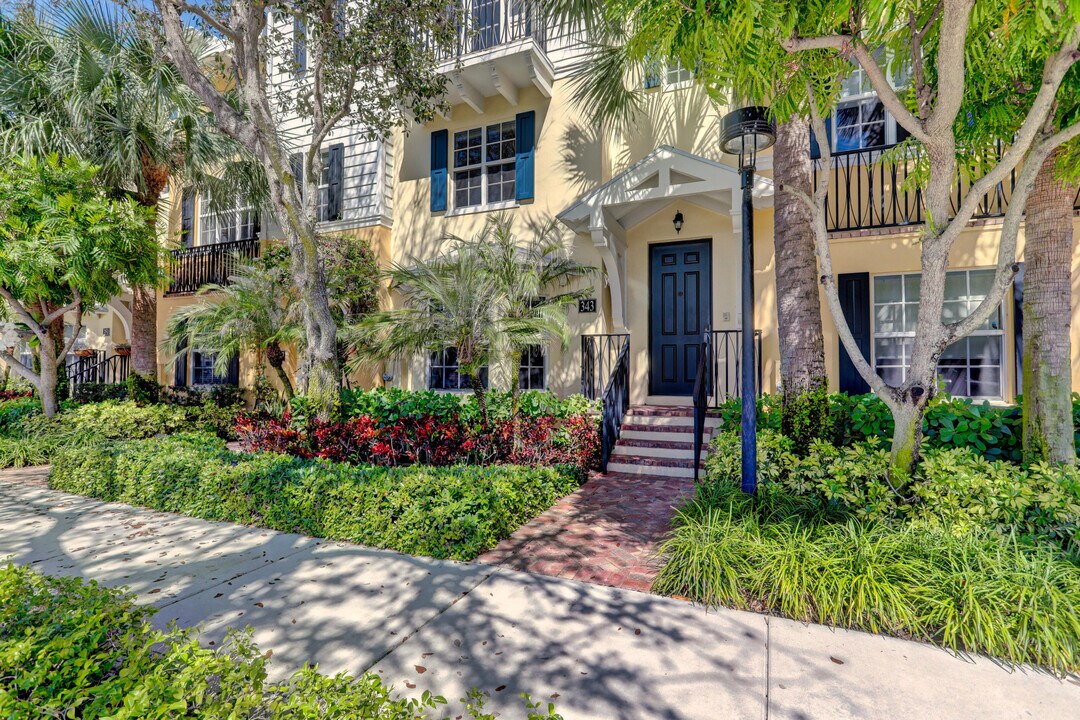 343 Flamingo Dr in West Palm Beach, FL - Building Photo