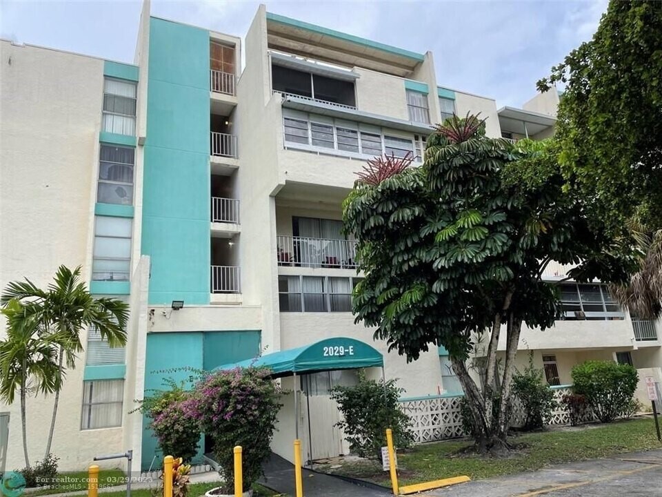 2029 NW 46th Ave in Lauderhill, FL - Building Photo