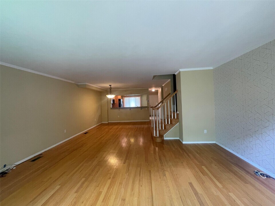 1790 Front St in East Meadow, NY - Building Photo