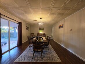 1803 Jefferson St in Commerce, TX - Foto de edificio - Building Photo