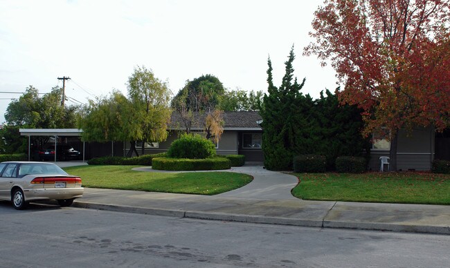 10130 Craft Dr in Cupertino, CA - Building Photo - Building Photo