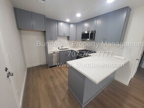 207 Stokes Ct in Petaluma, CA - Building Photo - Building Photo