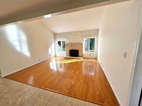 246 Grandridge Ct in Ventura, CA - Building Photo - Building Photo