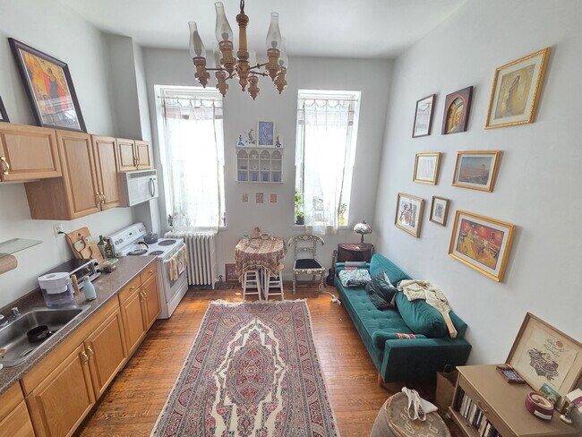 2045 Green St, Unit 1F in Philadelphia, PA - Building Photo - Building Photo